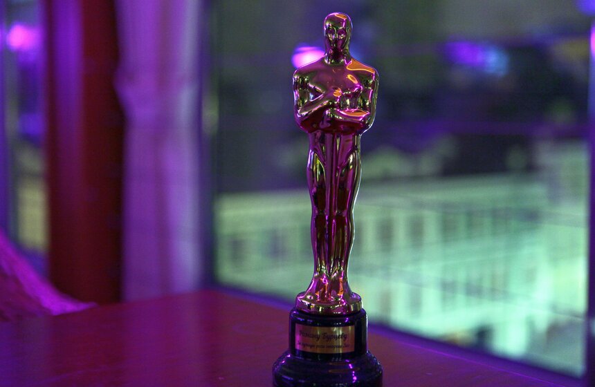 Роману Бурцеву вручили "Оскар" 12 фото