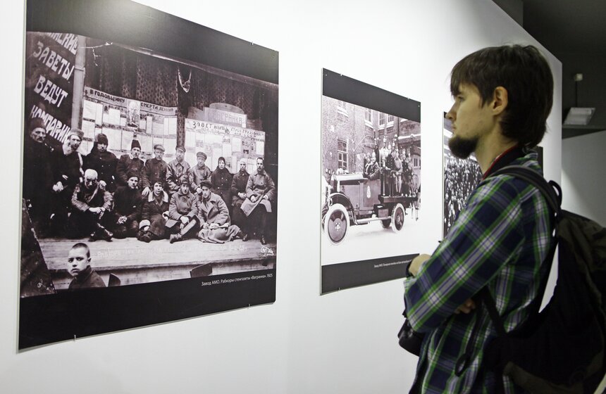 Выставка "АМО-ЗИЛ / Уралмаш. Личное" в галерее "На Шаболовке" 9 фото