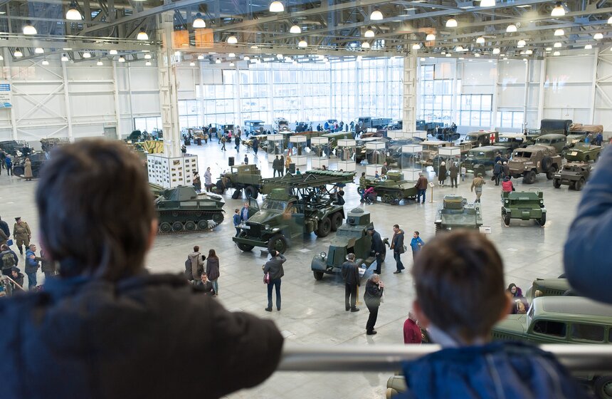 В Москве прошла выставка военной техники "Моторы войны" 29 фото