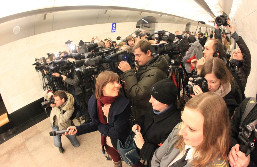 В столичном метро появился "поезд поэзии" Владимира Маяковского 2 фото