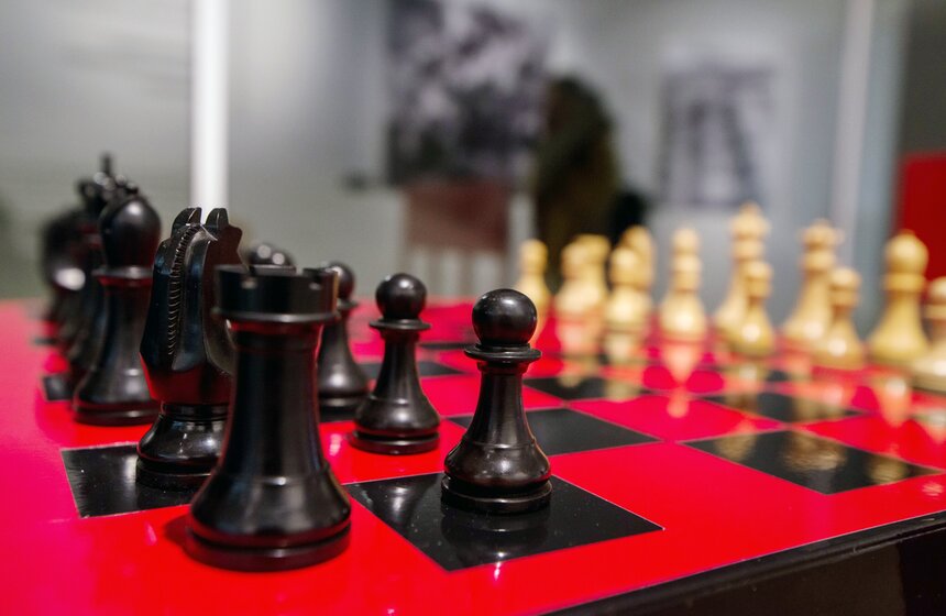 В парке Горького открылась выставка о шахматах 12 фото