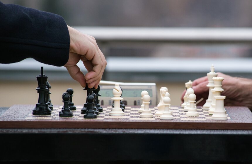 В парке Горького открылась выставка о шахматах 8 фото