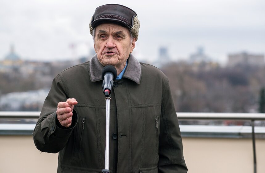 В парке Горького открылась выставка о шахматах 6 фото