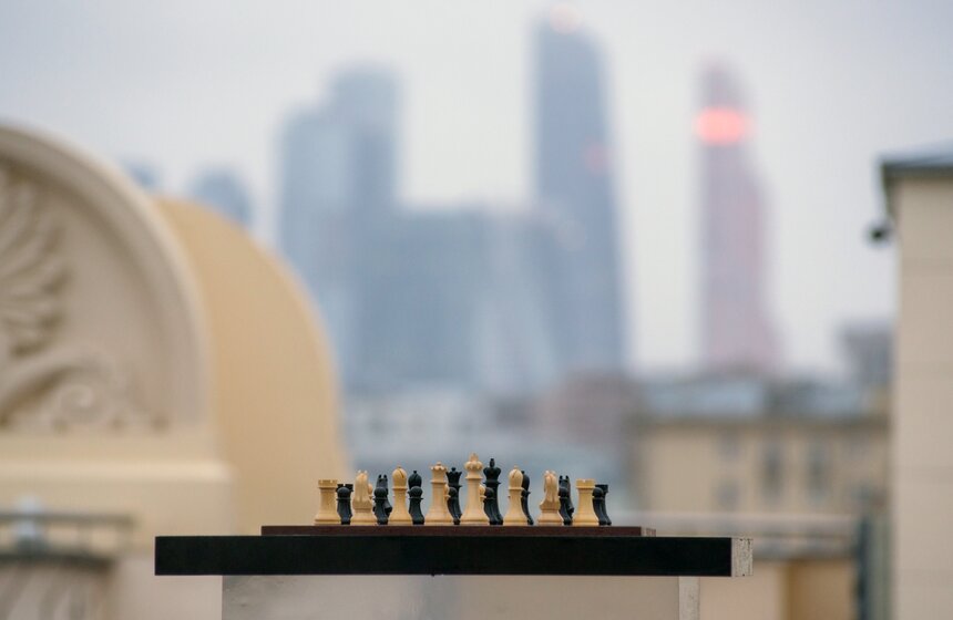 В парке Горького открылась выставка о шахматах 10 фото