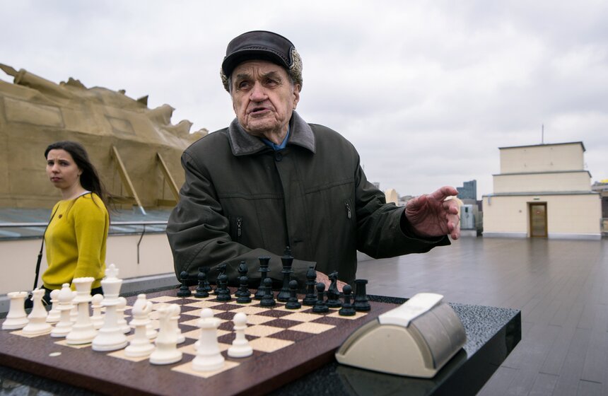 В парке Горького открылась выставка о шахматах 2 фото