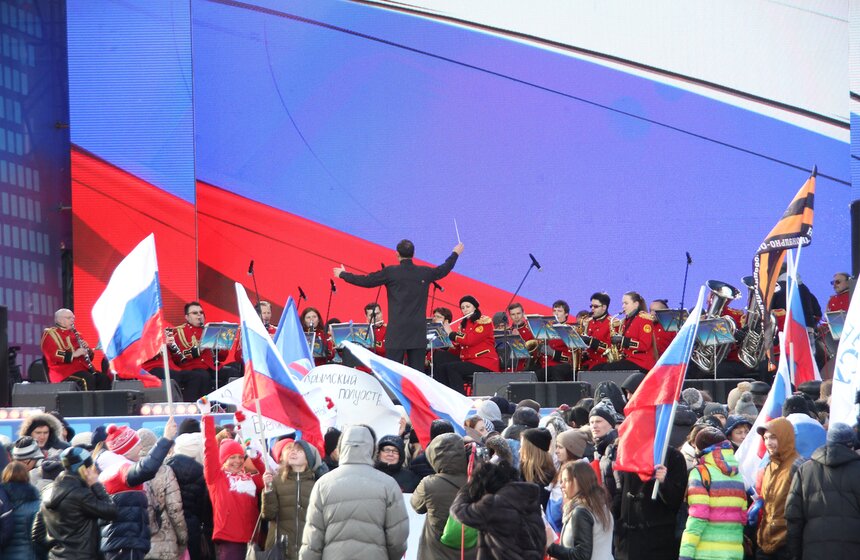 Митинг-концерт "Мы вместе!" на Васильевском спуске 16 фото