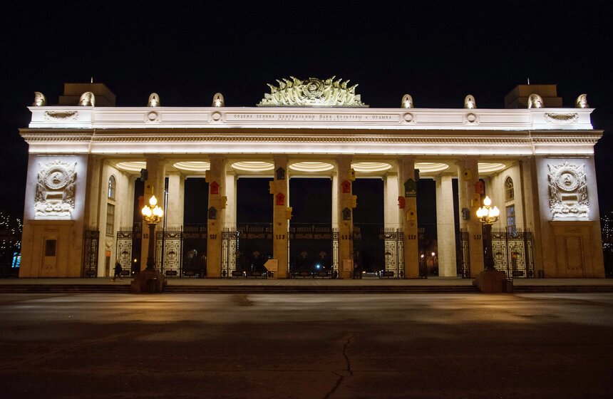 В парке Горького открылась выставка о шахматах 17 фото