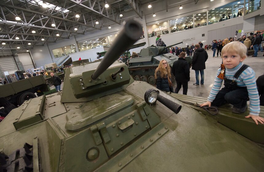 В Москве прошла выставка военной техники "Моторы войны" 4 фото