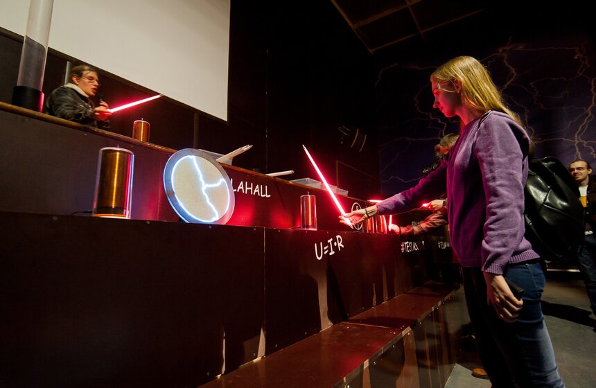 Открытие научно-развлекательного центра Tesla-Hall 4 фото