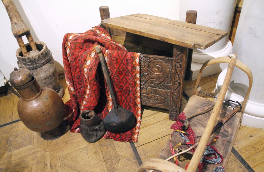 ФТС передала музею Востока задержанные на таможне предметы 7 фото