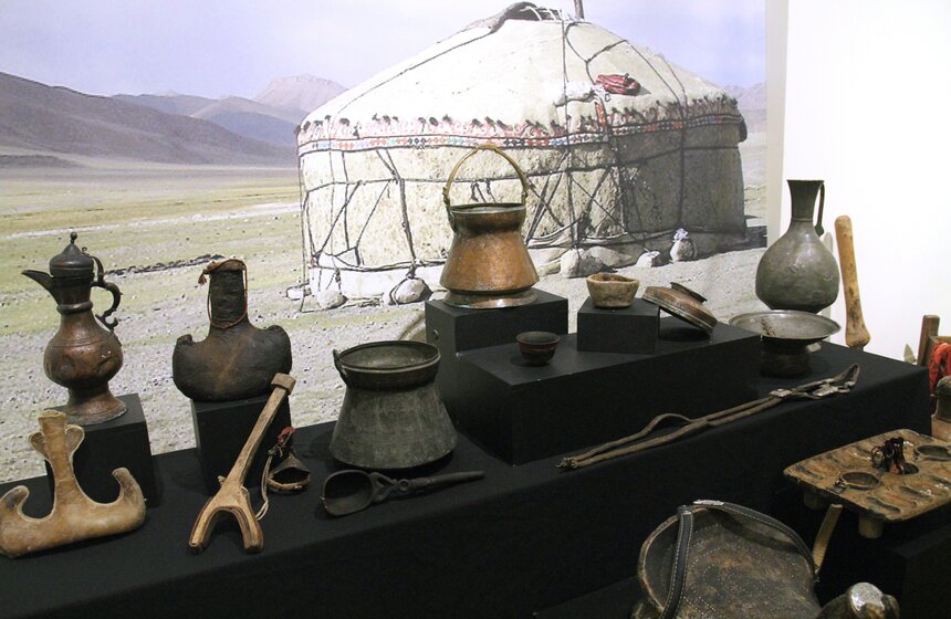 ФТС передала музею Востока задержанные на таможне предметы 13 фото