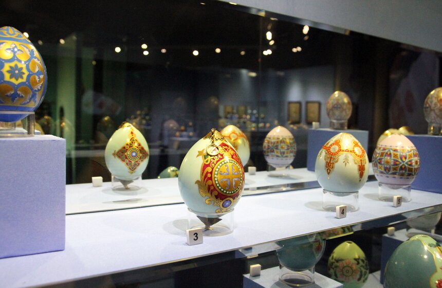 Выставка фарфоровых пасхальных яиц в Коломенском 8 фото