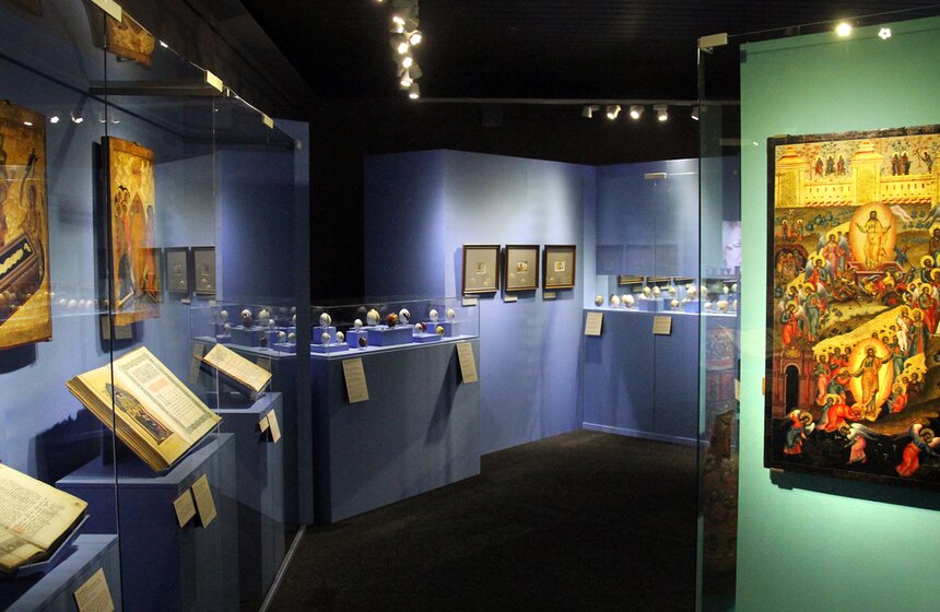 Выставка фарфоровых пасхальных яиц в Коломенском 1 фото