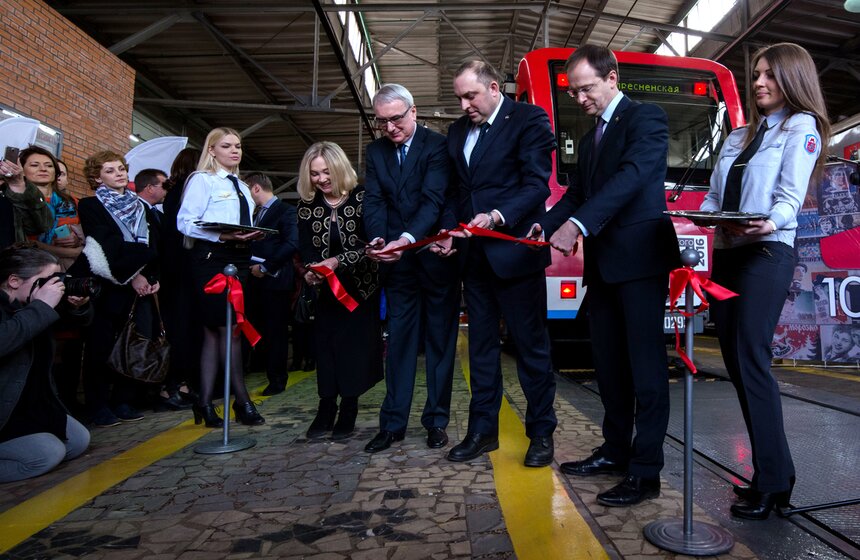 "Герои на все времена": в столичном метро запустили кинопоезд 19 фото