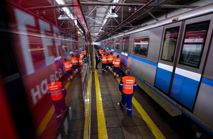 "Герои на все времена": в столичном метро запустили кинопоезд 12 фото