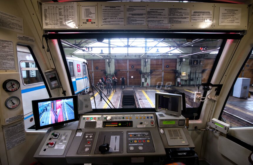 "Герои на все времена": в столичном метро запустили кинопоезд 11 фото