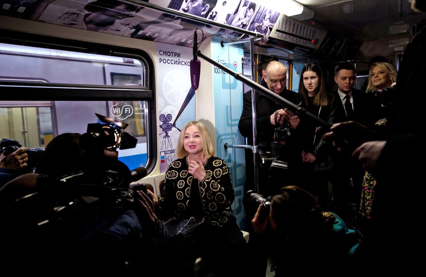 "Герои на все времена": в столичном метро запустили кинопоезд 22 фото