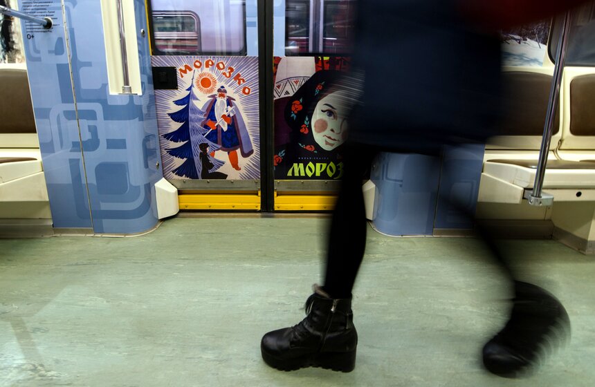"Герои на все времена": в столичном метро запустили кинопоезд 20 фото