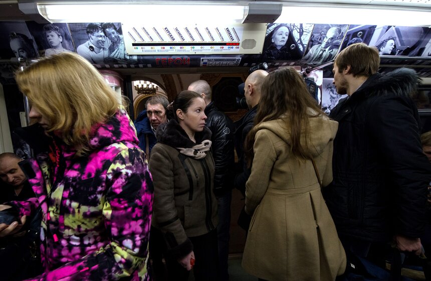 "Герои на все времена": в столичном метро запустили кинопоезд 25 фото
