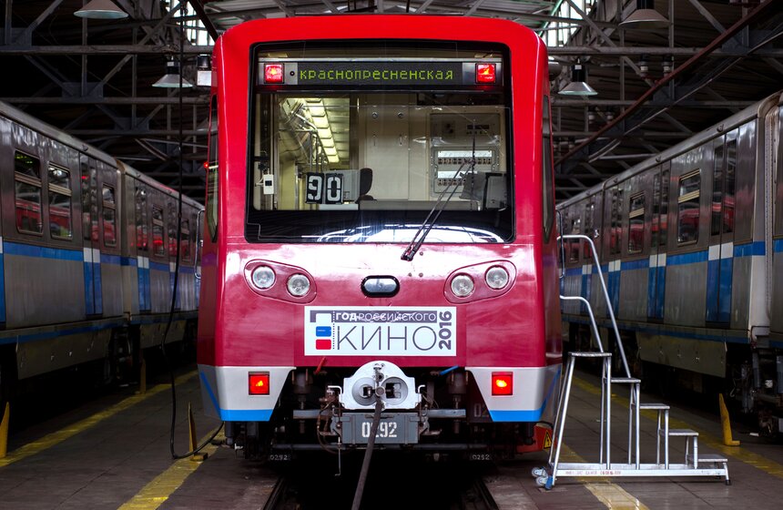 "Герои на все времена": в столичном метро запустили кинопоезд 1 фото