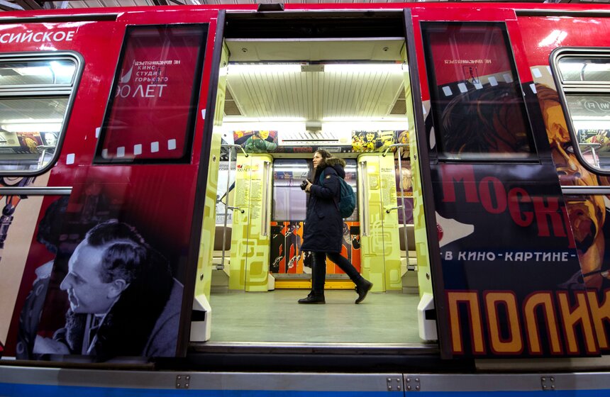 "Герои на все времена": в столичном метро запустили кинопоезд 5 фото