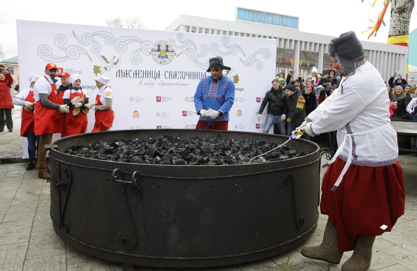 В "Эрмитаже" попытались приготовить самый большой в мире блин 6 фото