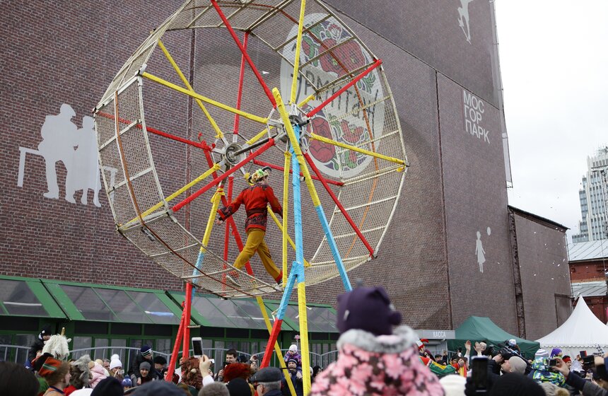 В "Эрмитаже" попытались приготовить самый большой в мире блин 5 фото