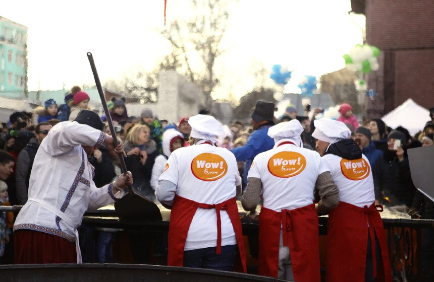В "Эрмитаже" попытались приготовить самый большой в мире блин 12 фото