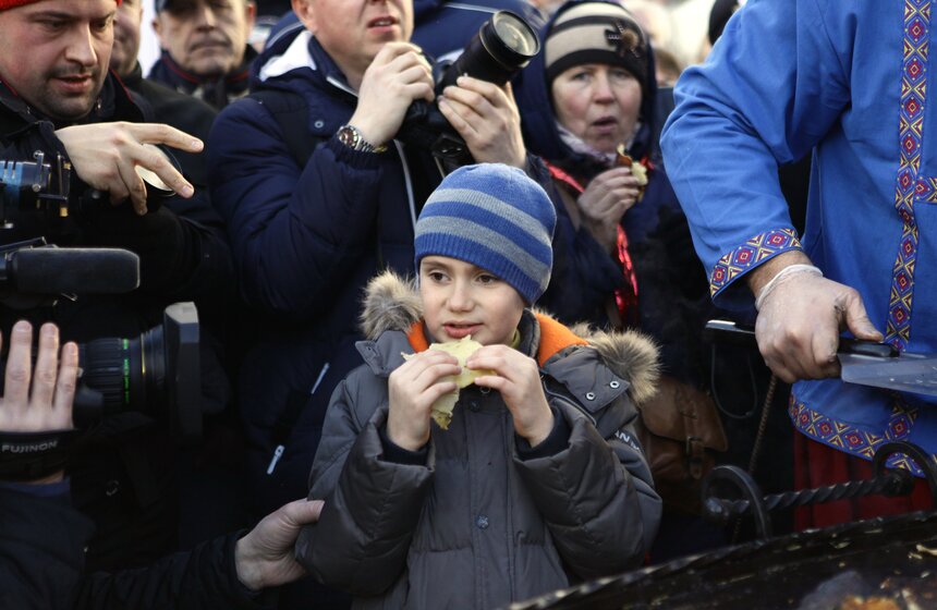 В "Эрмитаже" попытались приготовить самый большой в мире блин 13 фото
