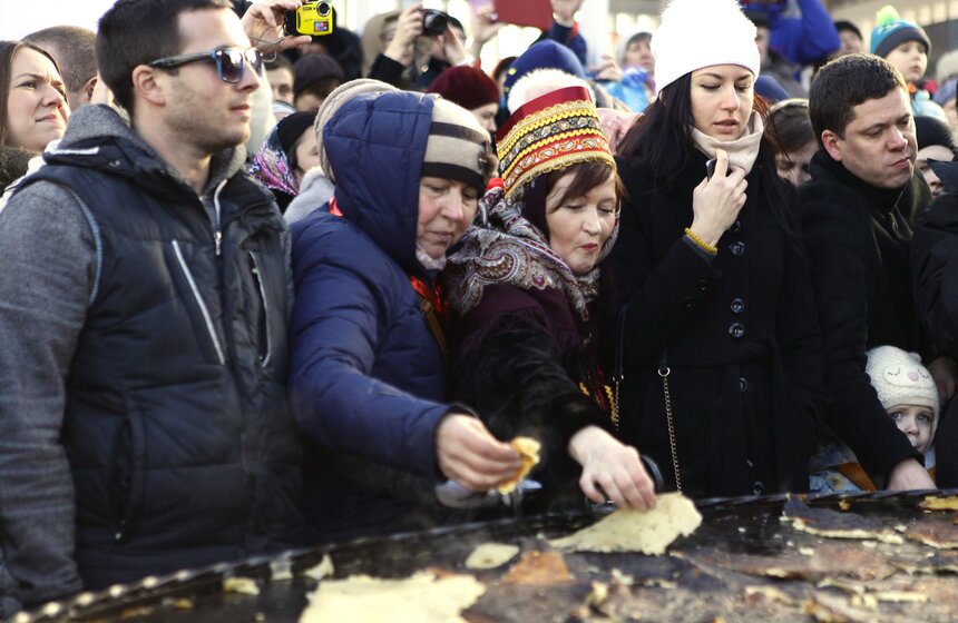 В "Эрмитаже" попытались приготовить самый большой в мире блин 14 фото
