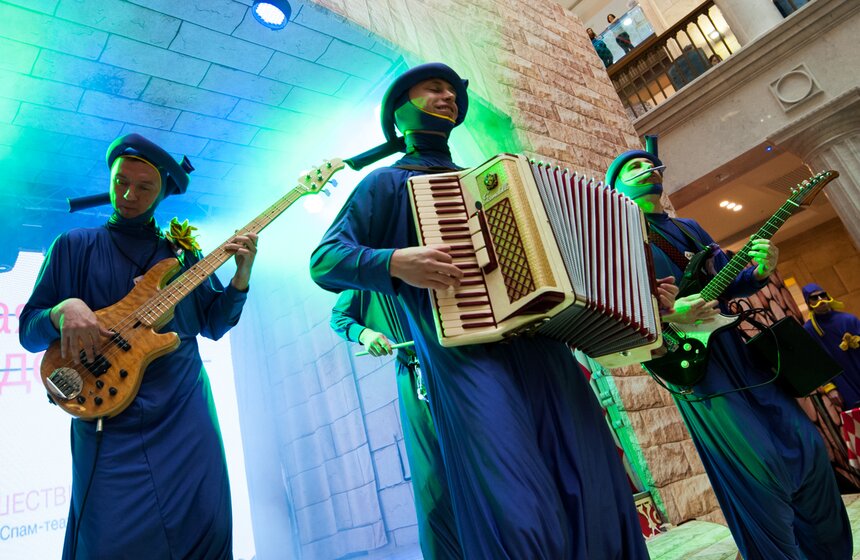 В ЦДМ на Лубянке прошел спектакль "Вместе. Путешествие оркестра" 11 фото