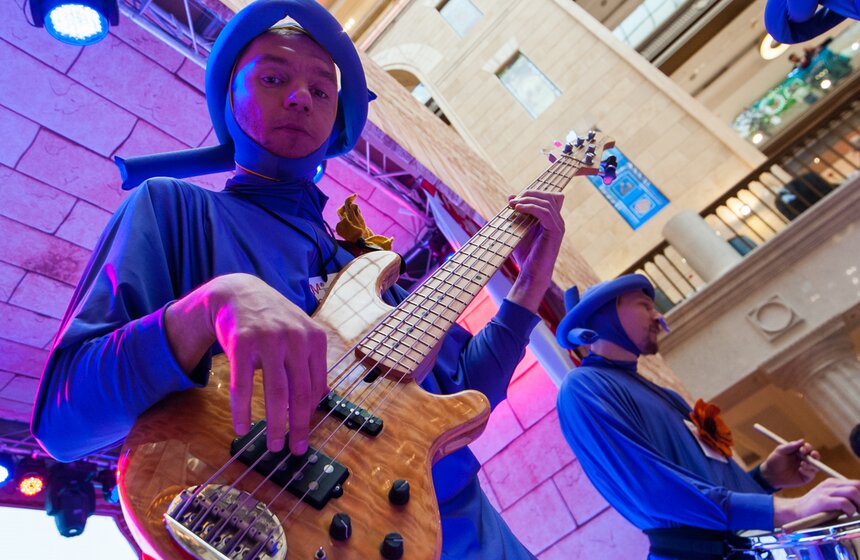 В ЦДМ на Лубянке прошел спектакль "Вместе. Путешествие оркестра" 10 фото