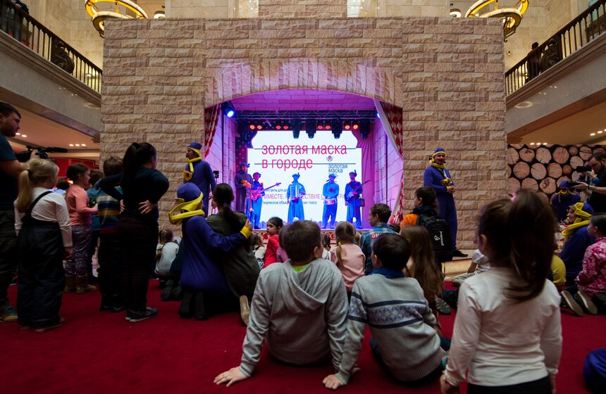 В ЦДМ на Лубянке прошел спектакль "Вместе. Путешествие оркестра" 13 фото