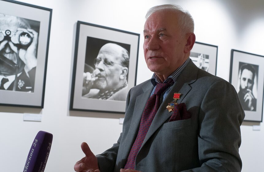 Выставка "Полет сквозь время" в центре "Рабочий и колхозница" 15 фото