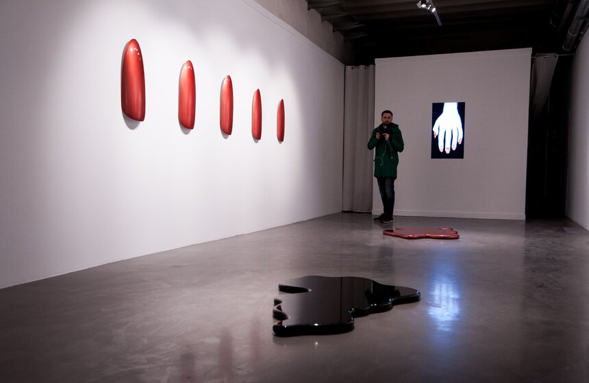 Выставка Елены Мартыненко "Салон красоты" на "Винзаводе" 3 фото