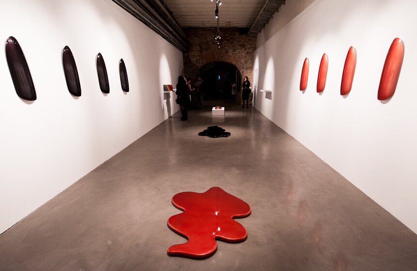 Выставка Елены Мартыненко "Салон красоты" на "Винзаводе" 8 фото