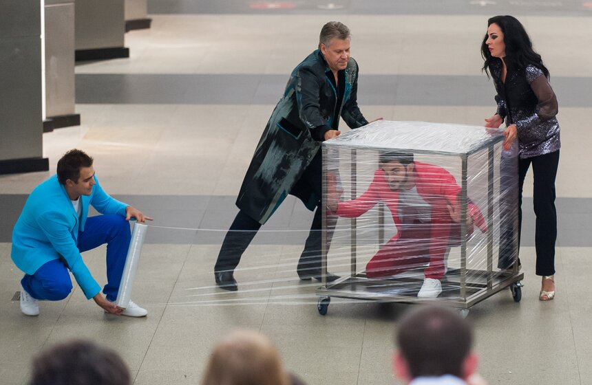 Акция "Ночь иллюзий в метро" 24 фото