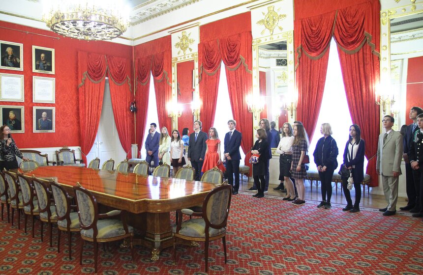 Мэр поздравил победителей Всероссийской олимпиады школьников 1 фото