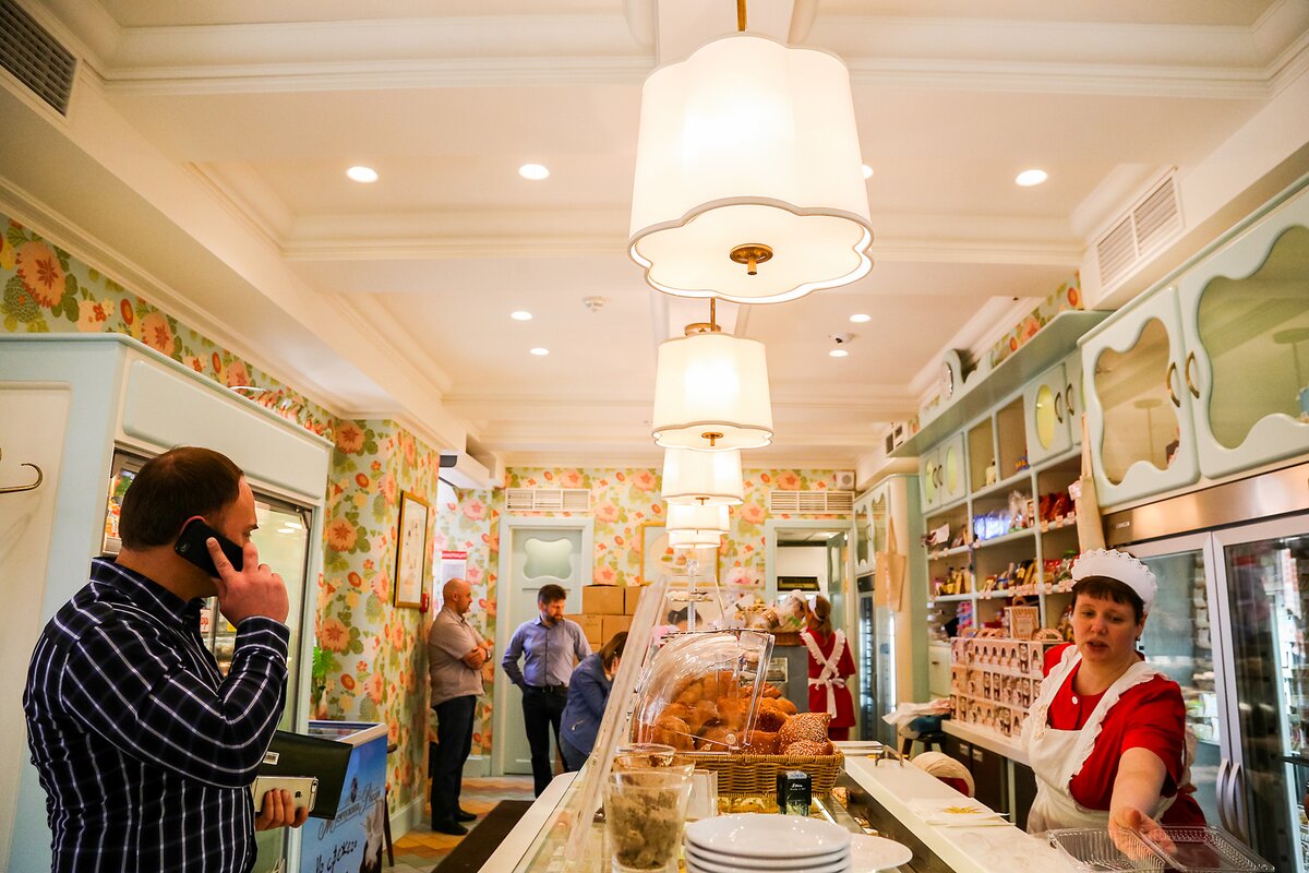 кондитерская большевик на ленинградском проспекте. магазин фабрики большевик. магазин большевик м 4. фирменный магазин большевик. магазин большевик в г армавир.