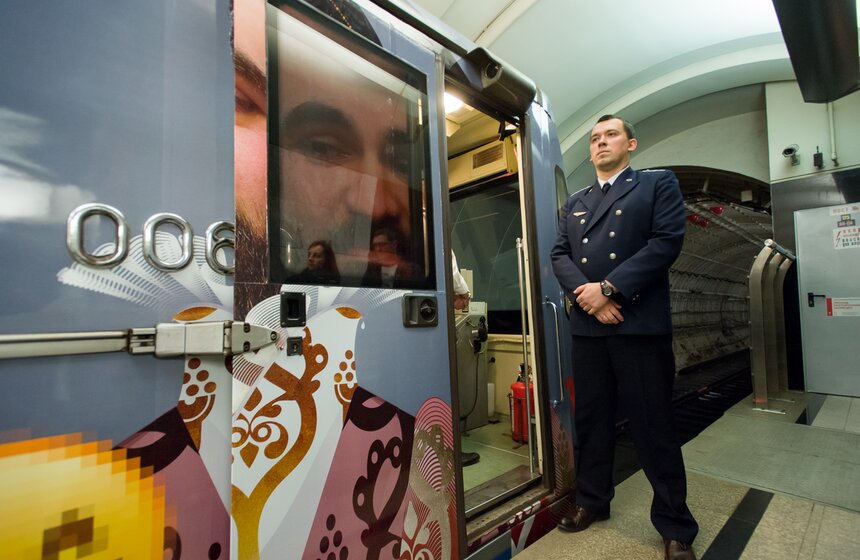 В московском метро начал курсировать шекспировский поезд 6 фото