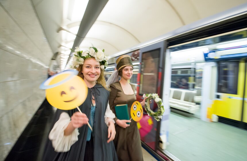 В московском метро начал курсировать шекспировский поезд 9 фото