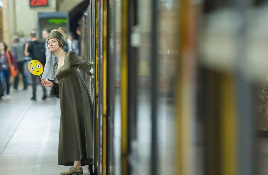 В московском метро начал курсировать шекспировский поезд 20 фото