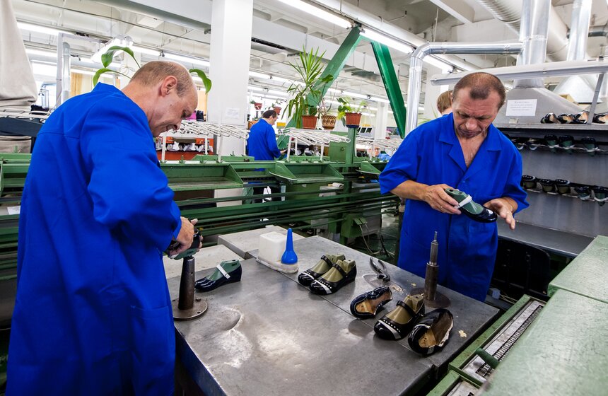 Как работает старейшая обувная фабрика Москвы 20 фото