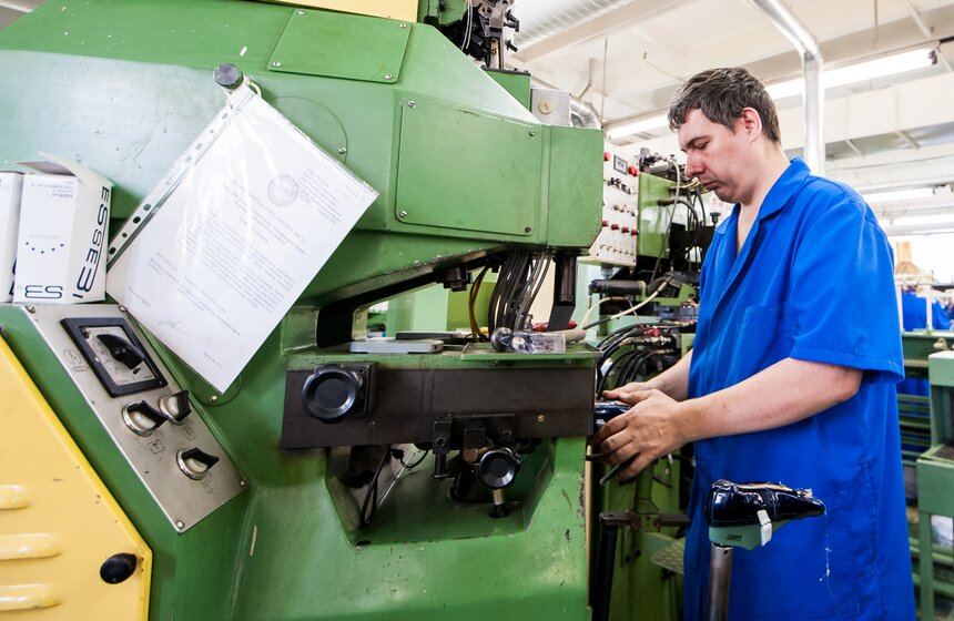 Как работает старейшая обувная фабрика Москвы 19 фото