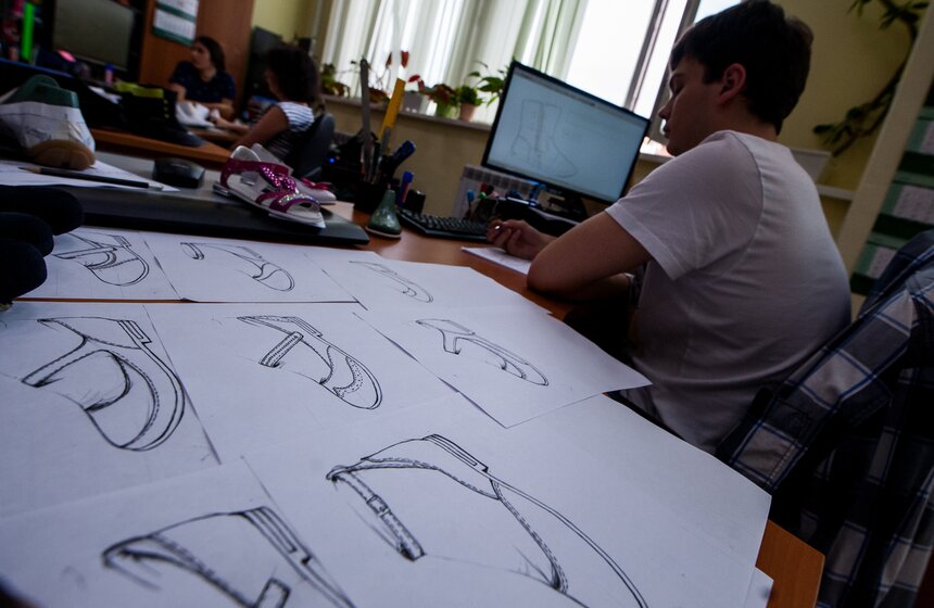 Как работает старейшая обувная фабрика Москвы 29 фото