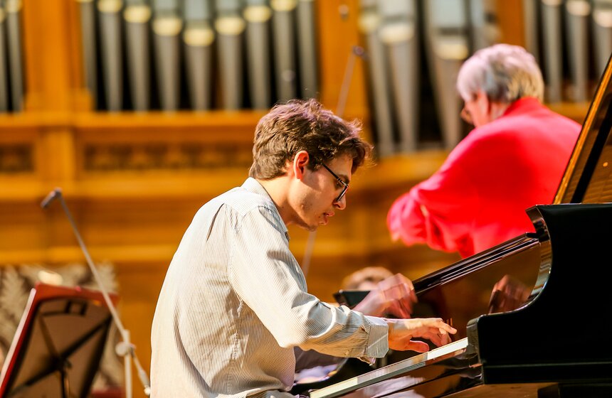 Концерт пианиста Люки Дебарга в Московской консерватории 2 фото