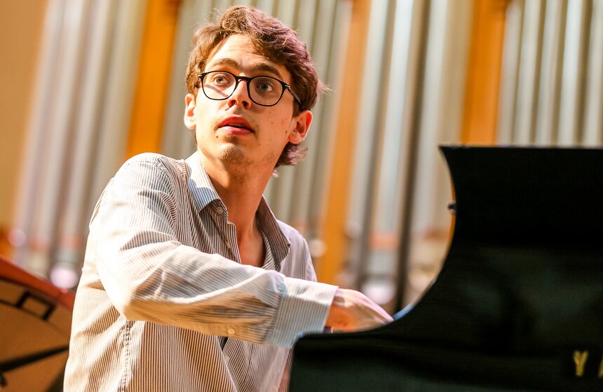 Концерт пианиста Люки Дебарга в Московской консерватории 8 фото