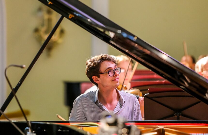 Концерт пианиста Люки Дебарга в Московской консерватории 9 фото