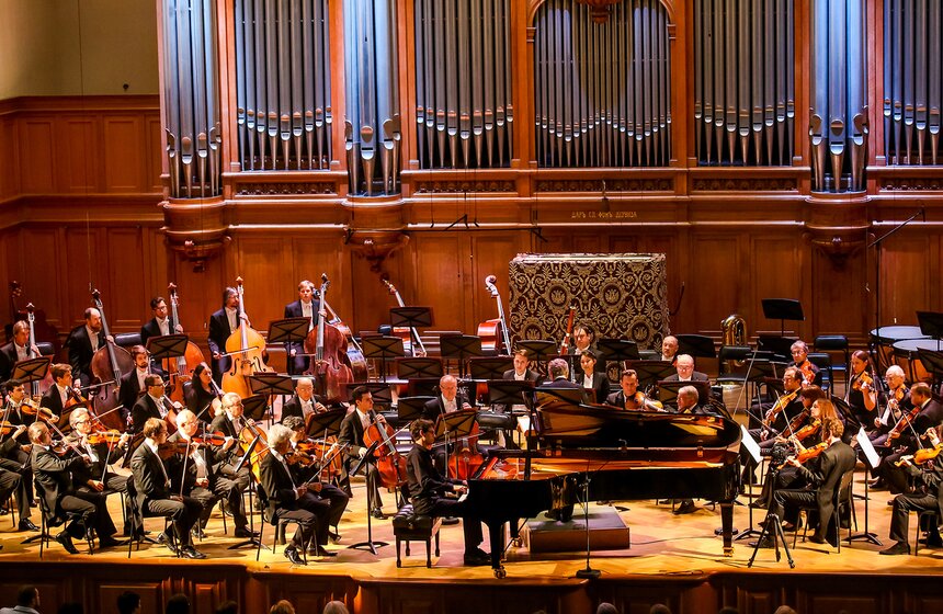 Концерт пианиста Люки Дебарга в Московской консерватории 28 фото