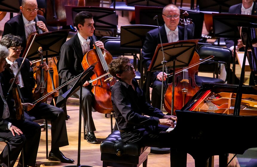 Концерт пианиста Люки Дебарга в Московской консерватории 31 фото